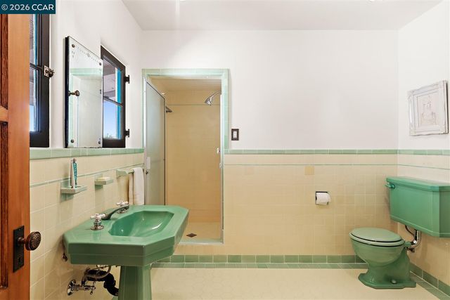 1239 Geneva St, Glendale, CA 91207