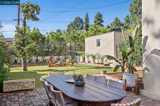 1239 Geneva St, Glendale, CA 91207