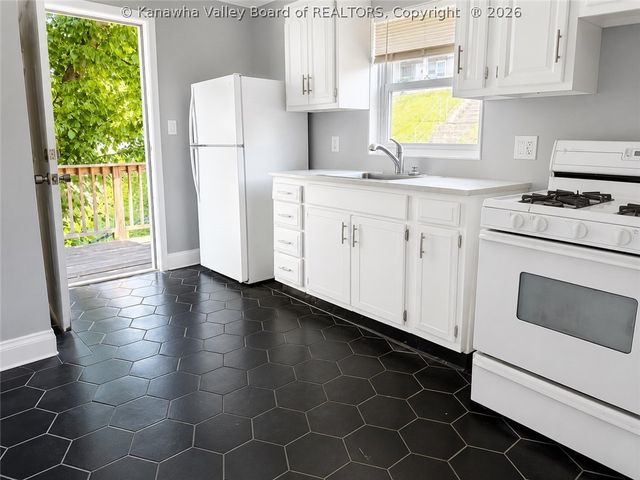 1303 Fletcher Avenue, Dunbar, WV 25064
