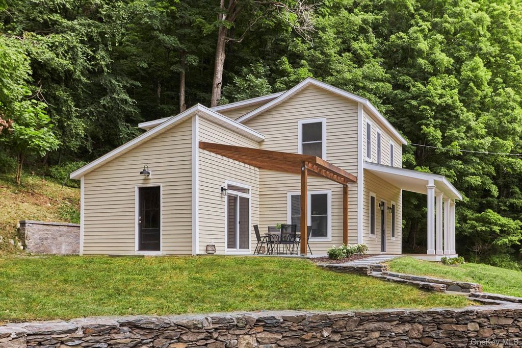 621 Milan Hollow Road, Rhinebeck, NY 12572