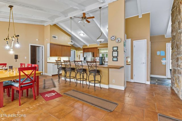 605 S Lake Drive, Oneida, TN 37841