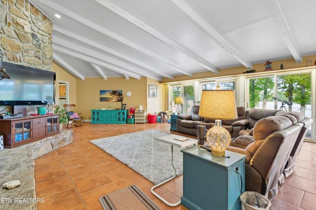 605 S Lake Drive, Oneida, TN 37841