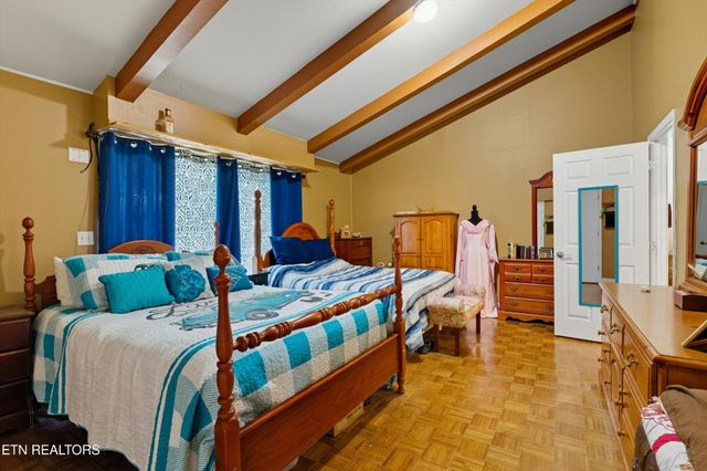 605 S Lake Drive, Oneida, TN 37841