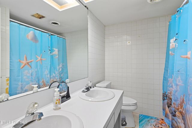 605 S Lake Drive, Oneida, TN 37841