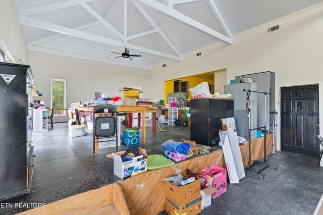 605 S Lake Drive, Oneida, TN 37841