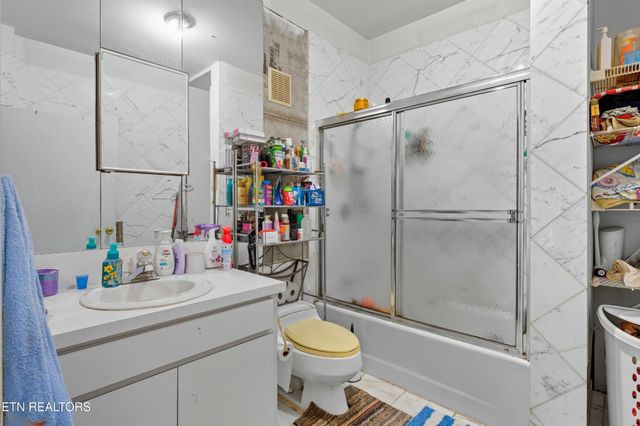 605 S Lake Drive, Oneida, TN 37841