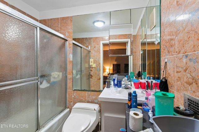 605 S Lake Drive, Oneida, TN 37841