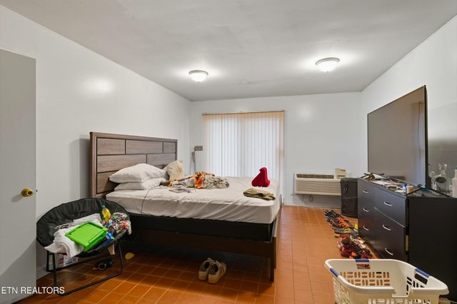 605 S Lake Drive, Oneida, TN 37841