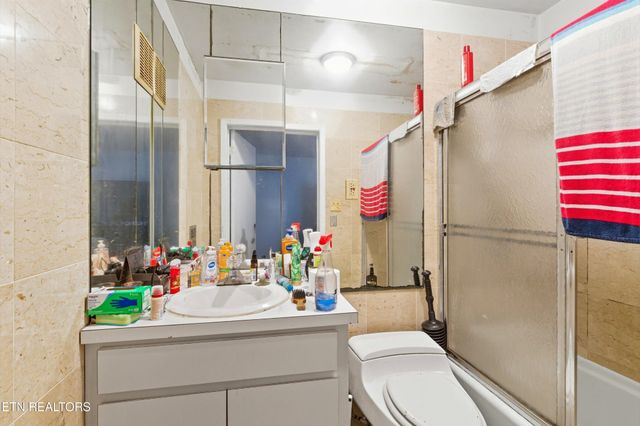 605 S Lake Drive, Oneida, TN 37841