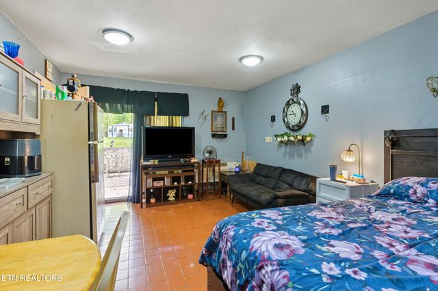 605 S Lake Drive, Oneida, TN 37841