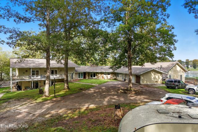 605 S Lake Drive, Oneida, TN 37841