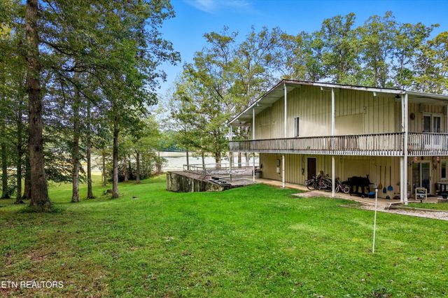 605 S Lake Drive, Oneida, TN 37841