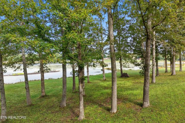605 S Lake Drive, Oneida, TN 37841