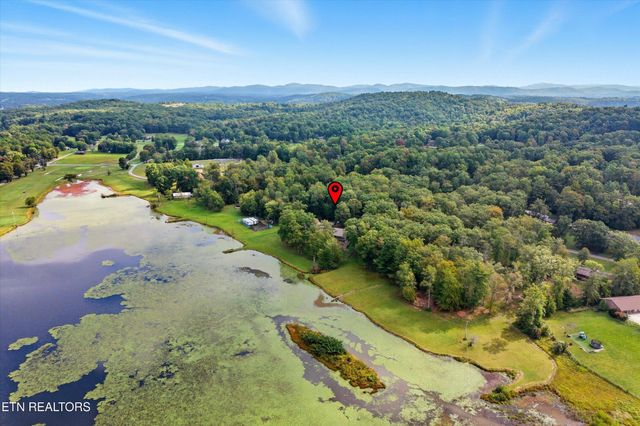 605 S Lake Drive, Oneida, TN 37841