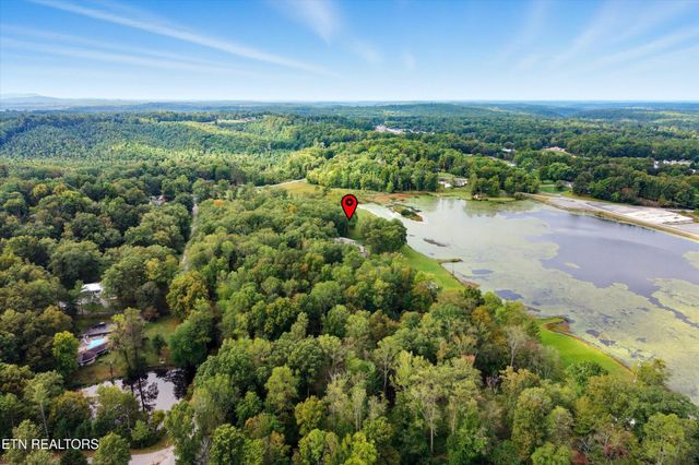 605 S Lake Drive, Oneida, TN 37841