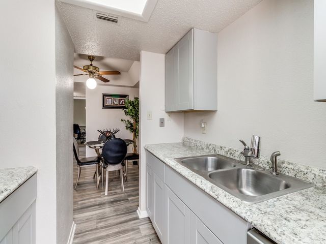 7431 Holly Hill Drive 210, Dallas, TX 75231