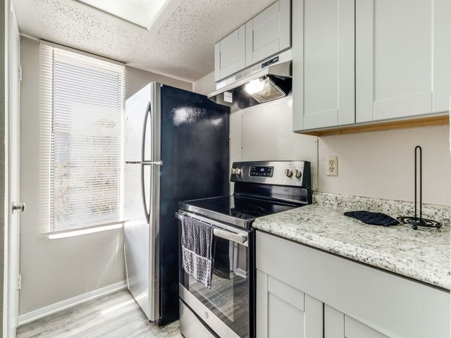 7431 Holly Hill Drive 210, Dallas, TX 75231