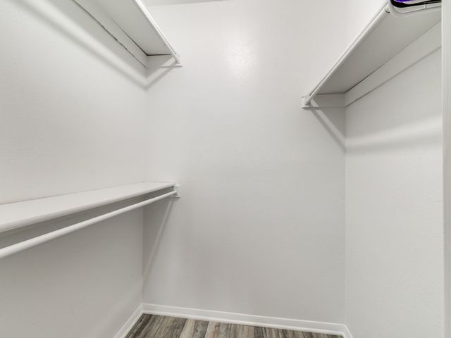 7431 Holly Hill Drive 210, Dallas, TX 75231