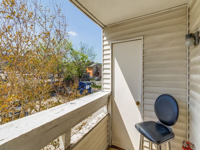 7431 Holly Hill Drive 210, Dallas, TX 75231