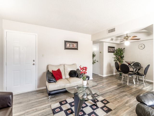 7431 Holly Hill Drive 210, Dallas, TX 75231