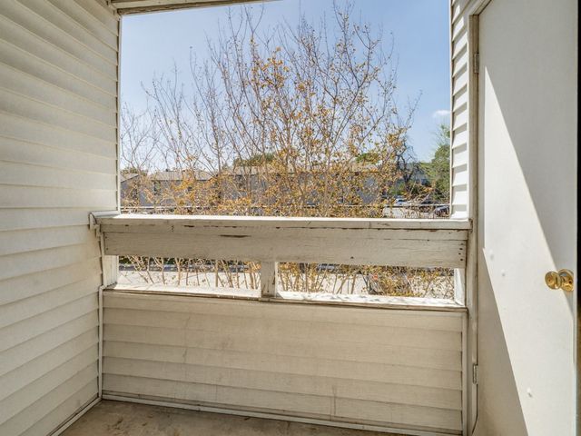 7431 Holly Hill Drive 210, Dallas, TX 75231