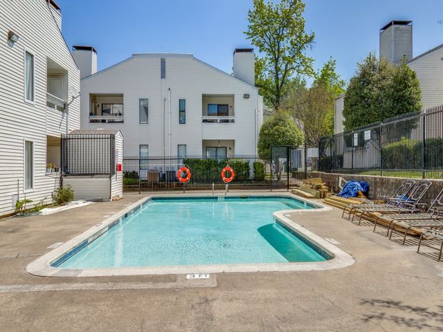 7431 Holly Hill Drive 210, Dallas, TX 75231