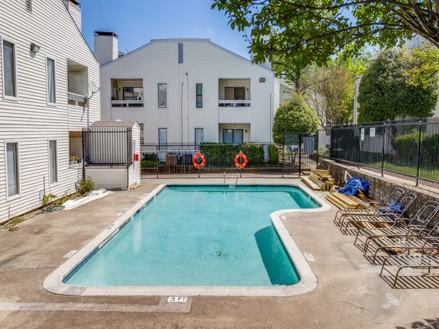 7431 Holly Hill Drive 210, Dallas, TX 75231