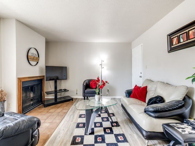 7431 Holly Hill Drive 210, Dallas, TX 75231