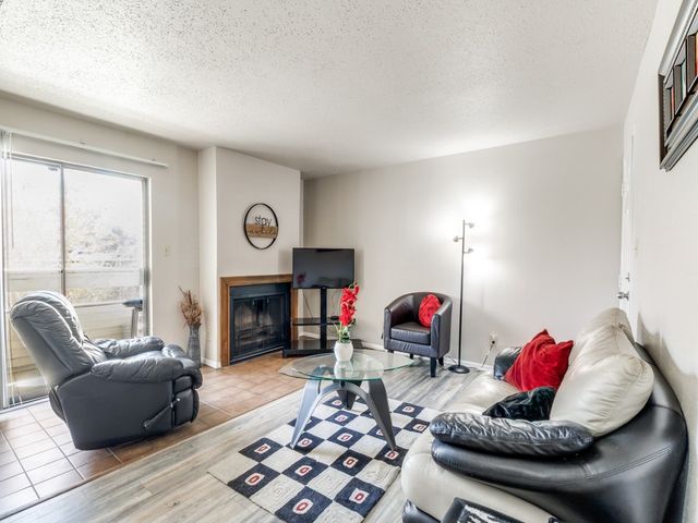 7431 Holly Hill Drive 210, Dallas, TX 75231