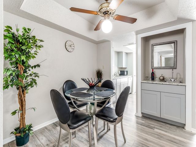 7431 Holly Hill Drive 210, Dallas, TX 75231