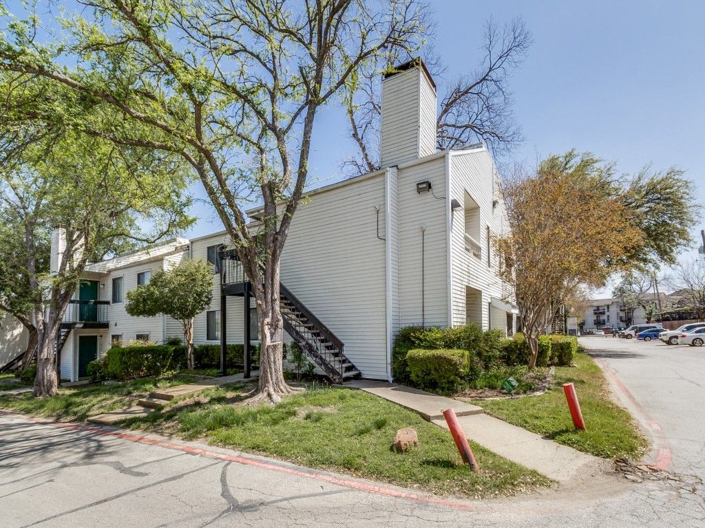 7431 Holly Hill Drive 210, Dallas, TX 75231