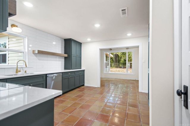 111 N 1st Street, Benton, AR 72015