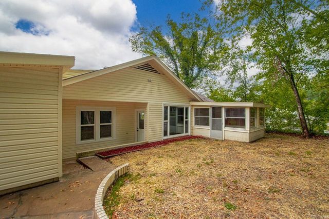 111 N 1st Street, Benton, AR 72015