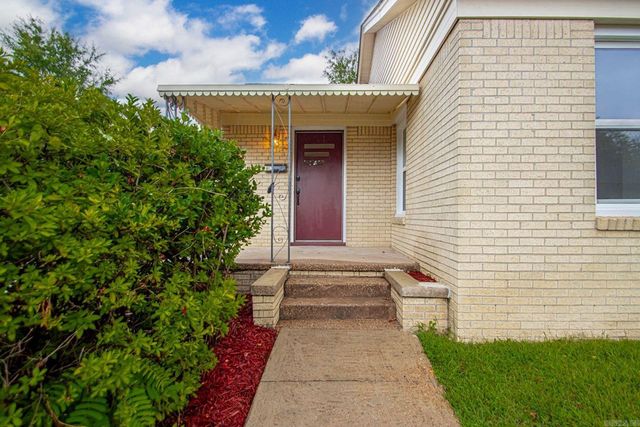 111 N 1st Street, Benton, AR 72015