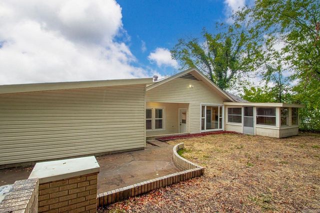 111 N 1st Street, Benton, AR 72015