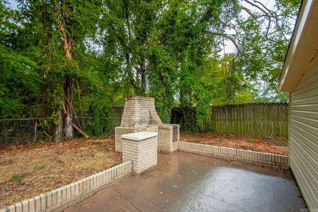 111 N 1st Street, Benton, AR 72015