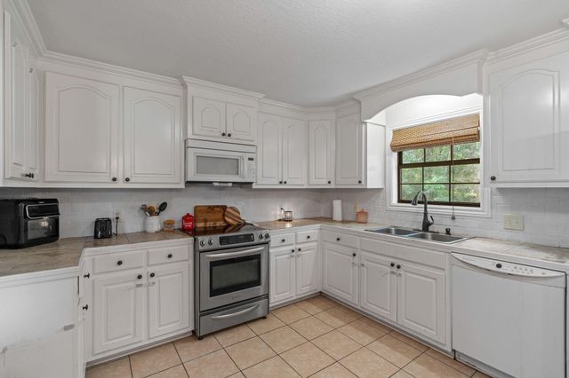 4 White, Sumrall, MS 39482