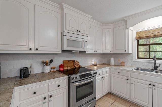 4 White, Sumrall, MS 39482