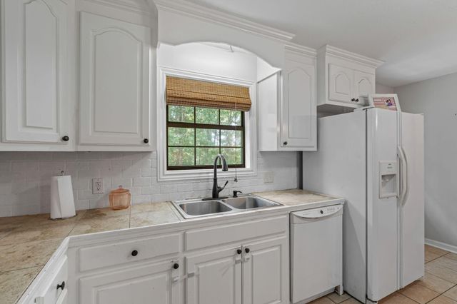 4 White, Sumrall, MS 39482
