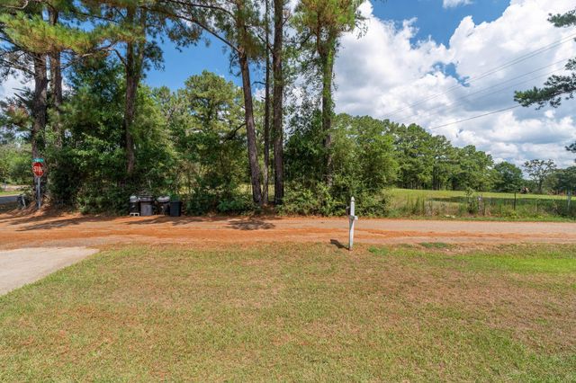 4 White, Sumrall, MS 39482