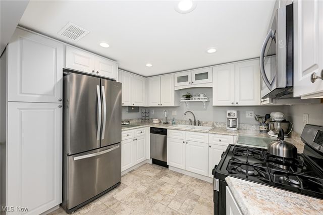 7060 Manchester Road, New Franklin, OH 44614