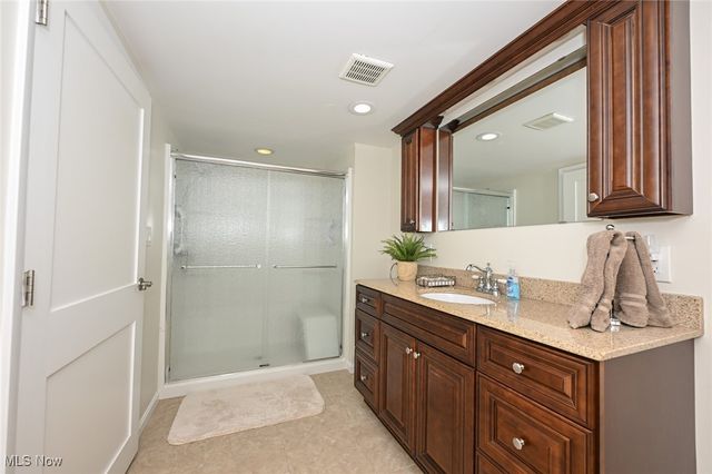 7060 Manchester Road, New Franklin, OH 44614