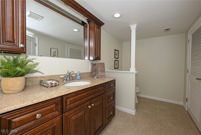 7060 Manchester Road, New Franklin, OH 44614