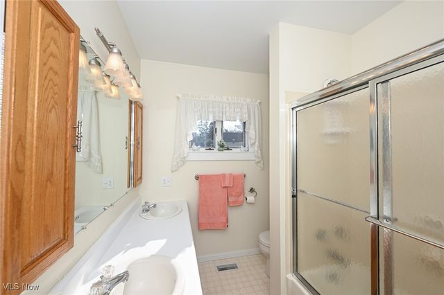 7060 Manchester Road, New Franklin, OH 44614