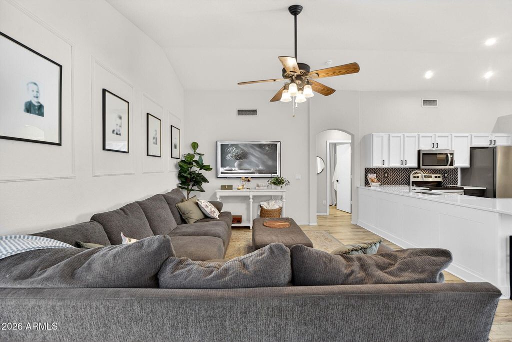 Image 13 of property listing at 1529 S DOVE Street, Gilbert, AZ 85233