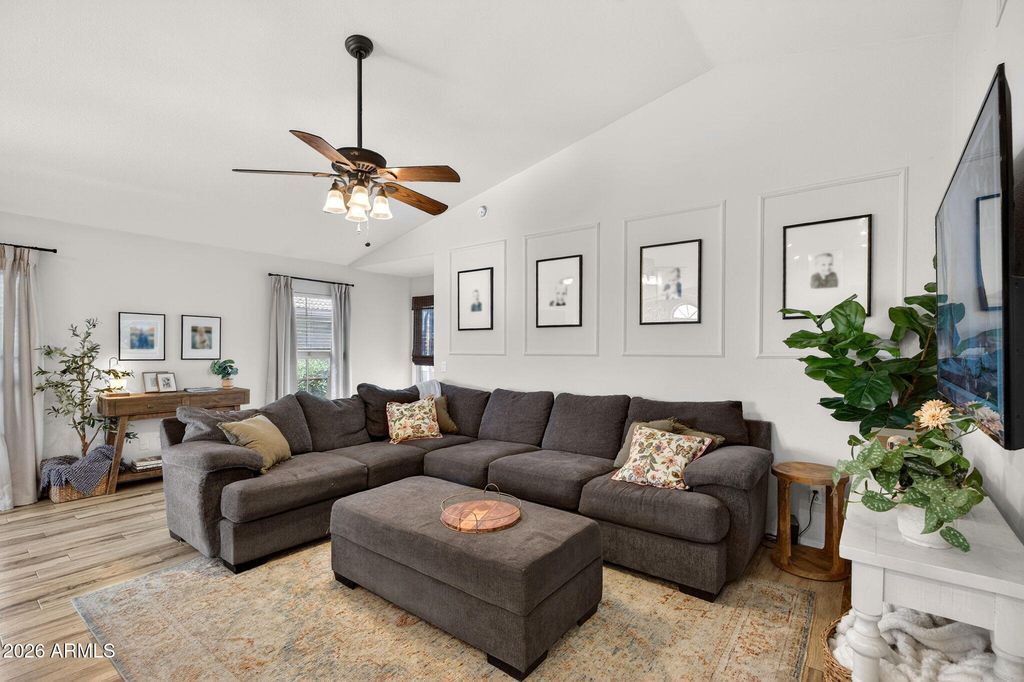 Image 14 of property listing at 1529 S DOVE Street, Gilbert, AZ 85233