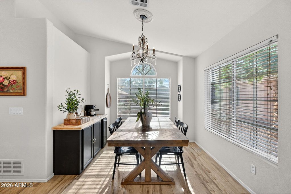 Image 18 of property listing at 1529 S DOVE Street, Gilbert, AZ 85233