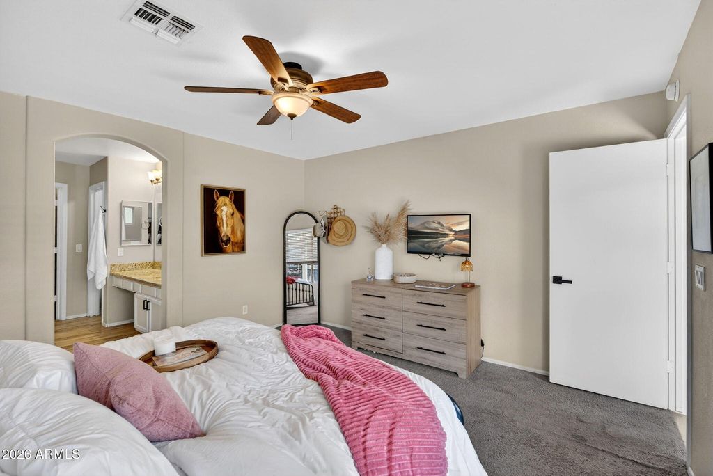 Image 22 of property listing at 1529 S DOVE Street, Gilbert, AZ 85233