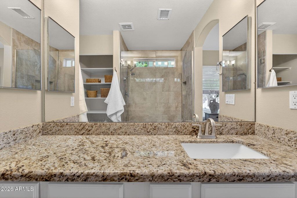Image 25 of property listing at 1529 S DOVE Street, Gilbert, AZ 85233