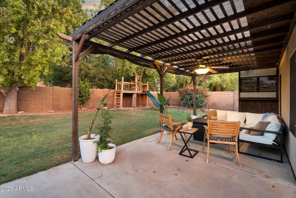 Image 40 of property listing at 1529 S DOVE Street, Gilbert, AZ 85233